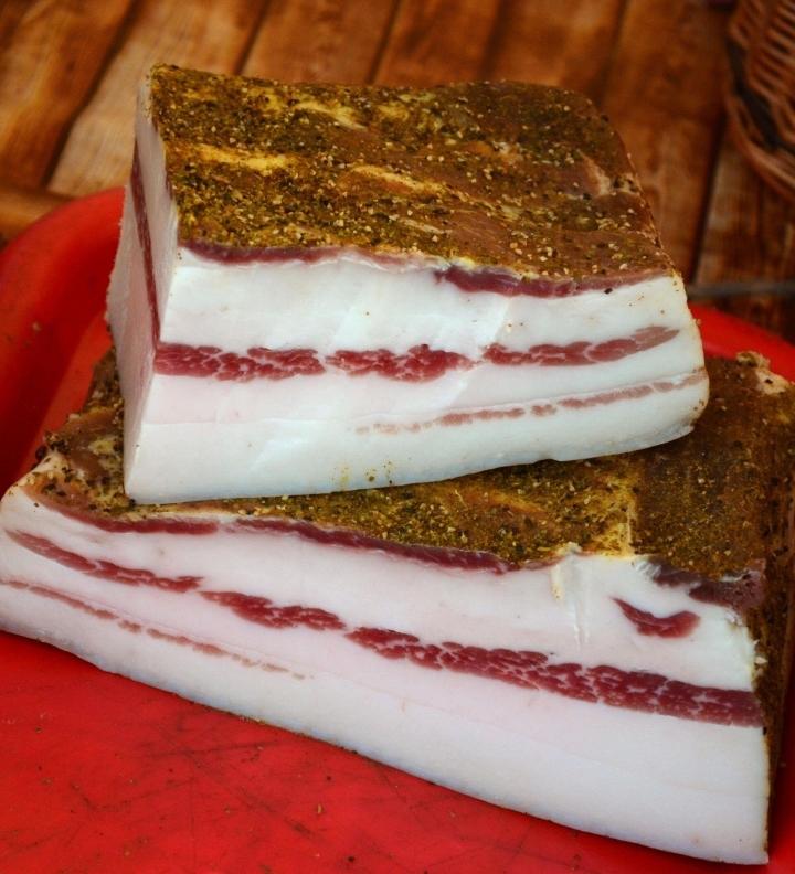 Người Nga mê mệt mỡ lợn muối, nhìn rất ngấy liệu có khó ăn?-4