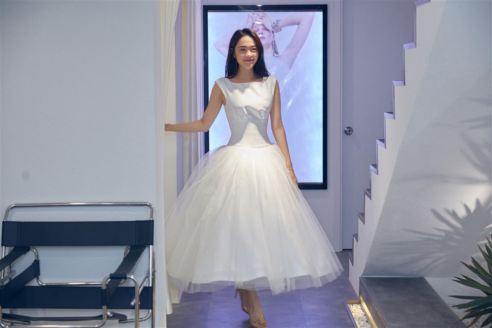 Những lần Minh Hằng gây sốt với loạt váy cưới xa xỉ-2