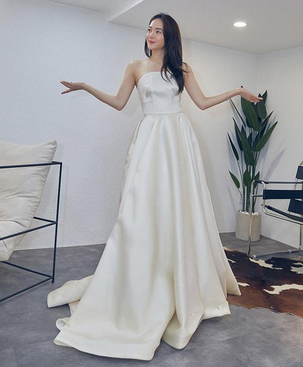 Những lần Minh Hằng gây sốt với loạt váy cưới xa xỉ-4