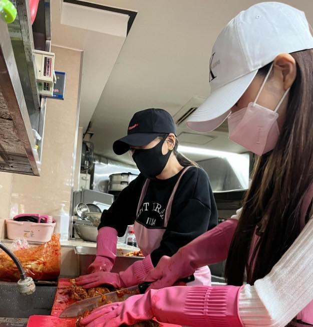 Bản sao Jennie xuất hiện sau 5 tháng bị tẩy chay vì hàng nhái-2