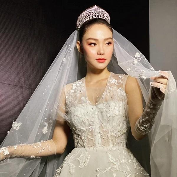 Những lần Minh Hằng gây sốt với loạt váy cưới xa xỉ-8