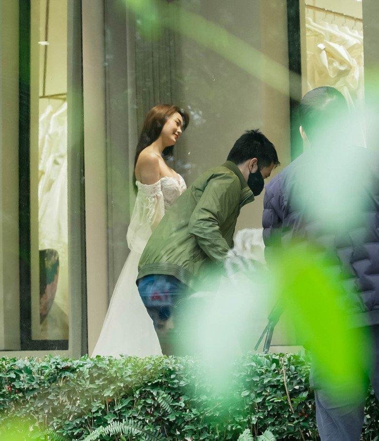 Những lần Minh Hằng gây sốt với loạt váy cưới xa xỉ-6