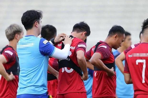 Ảnh cận chiếc crop-top thần thánh gây náo loạn MXH của Tiến Linh-7