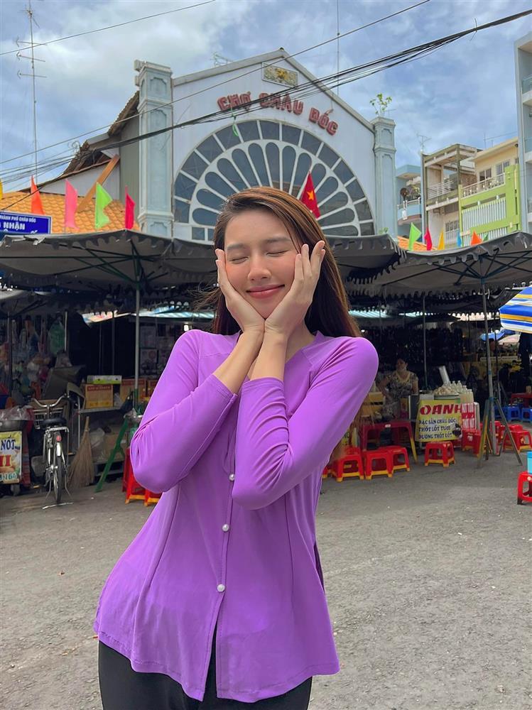 Thùy Tiên lộ nội y kém duyên khi mặc áo bà ba-3