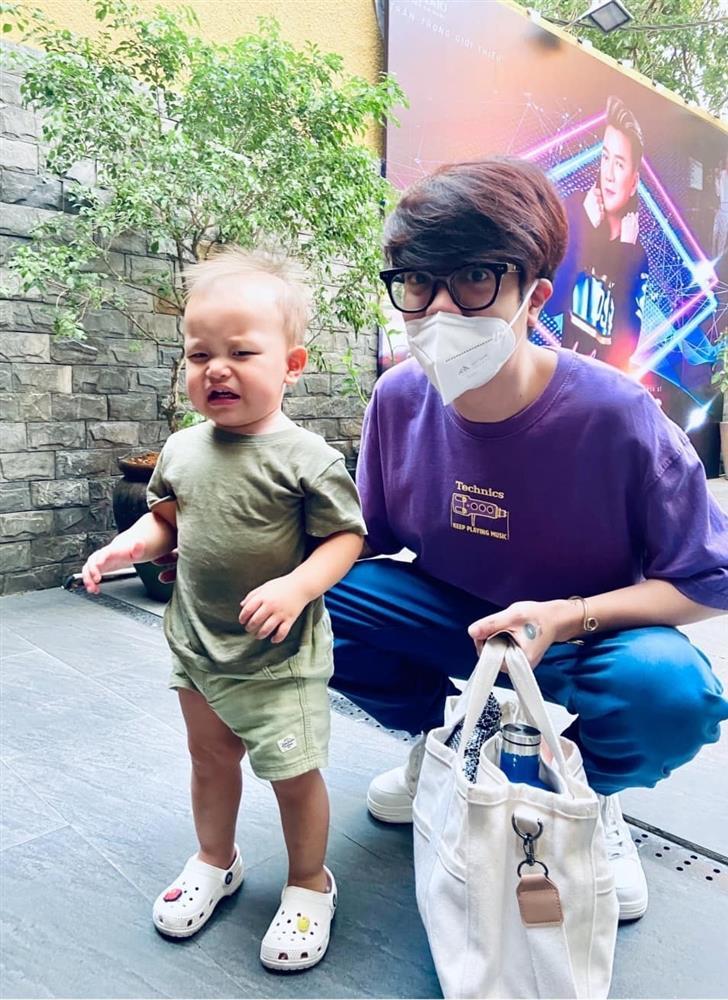 Con trai Hà Hồ hớn hở ra mặt khi ngồi bên dàn mỹ nhân Vbiz-8