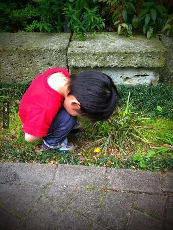 Các kiểu ngủ của lũ trẻ khiến cha mẹ tự hỏi: Sao lại nằm được vậy?-10