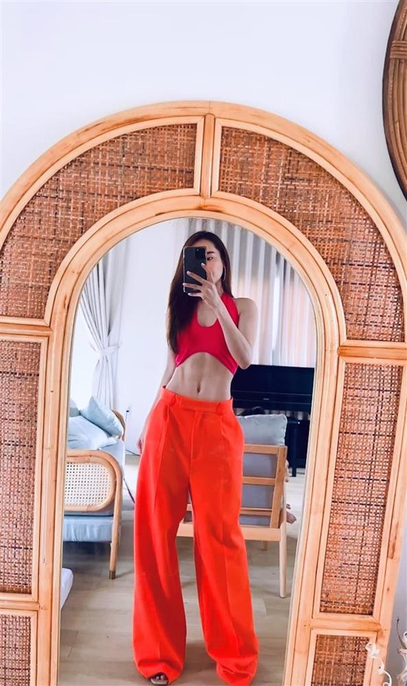 Nhã Phương khoe vòng 2 hằn múi như lực điền gây choáng-2