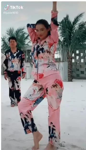 Nhã Phương khoe vòng 2 hằn múi như lực điền gây choáng-3