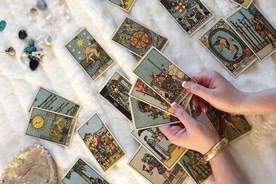 Bói bài Tarot Chủ nhật ngày 22/5/2022: Tổn thương sau đổ vỡ