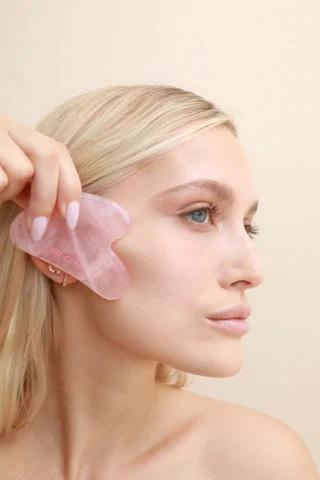 Miếng đá lệch trở thành xu hướng làm đẹp-2