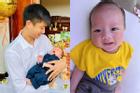 Biểu cảm cưng xỉu con trai hơn 1 tháng tuổi của Phan Văn Đức