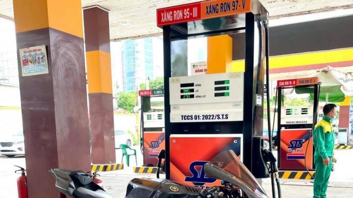 Giá xăng tăng sốc, có cây xăng bán trên 31.000 đồng/lít-1