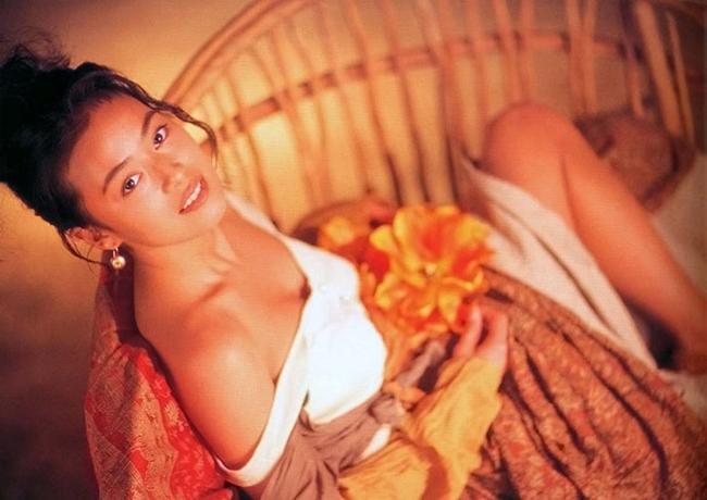 Cựu phóng viên CNN và dàn mỹ nhân 18+ đóng phim Thành Long-17