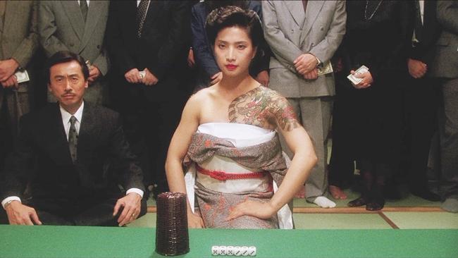 Cựu phóng viên CNN và dàn mỹ nhân 18+ đóng phim Thành Long-21