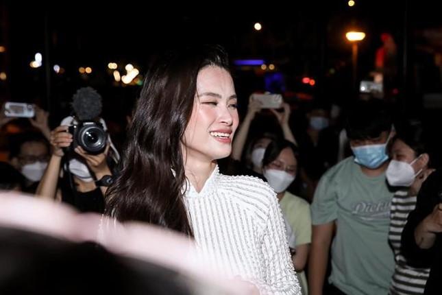 After the noise, Dong Nhi met fans in Hanoi: How crowded is it today?-13