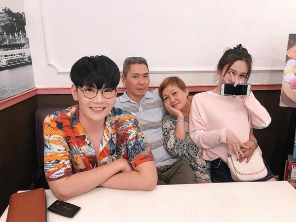 Đi giày 20cm, Đào Bá Lộc như người khổng lồ bên bố ruột-4