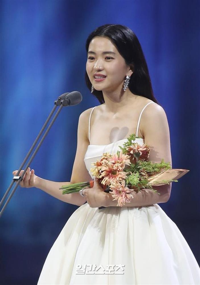 5 nữ diễn viên Hàn tỏa sáng nửa đầu năm 2022-2