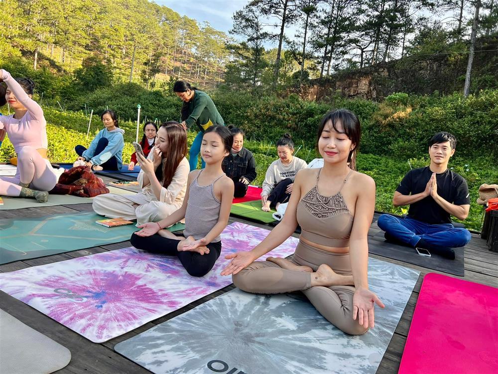 Sao Việt hôm nay 21/5: Hồ Ngọc Hà nhầm lẫn thời gian gây cười-8