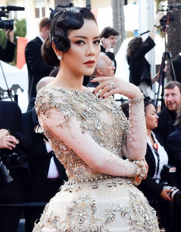 Lý Nhã Kỳ nghiện đầm xuyên thấu khi oanh tạc LHP Cannes-12