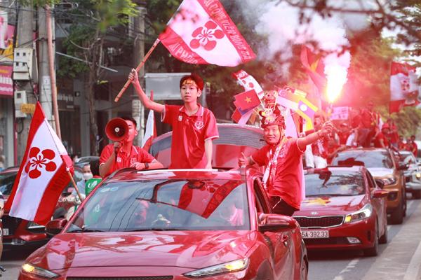 Thousands of fans flocked to Cam Pha Stadium to cheer on the Vietnamese women’s team