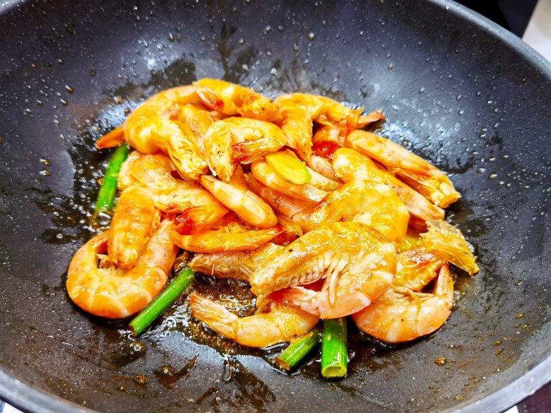 Roast the shrimp, add this to just turn a beautiful red color and get rid of the fishy smell-6
