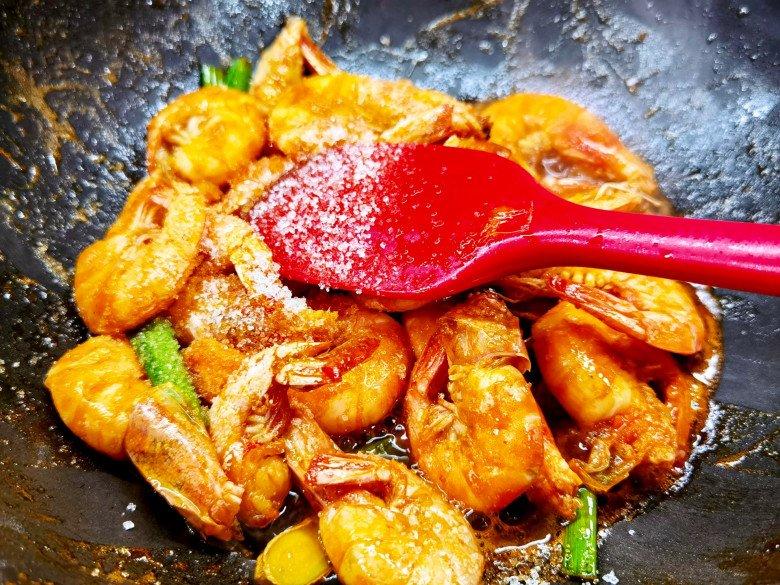 Rang tôm, cho thêm thứ này vừa lên màu đỏ đẹp lại hết mùi tanh-7