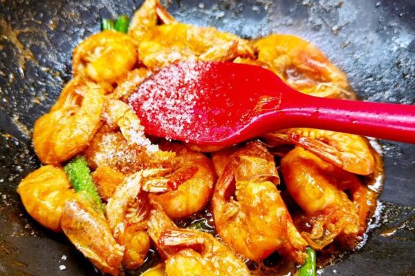 5 sai lầm phải tránh khi ăn tôm, nhiều người vẫn đang làm sai-5