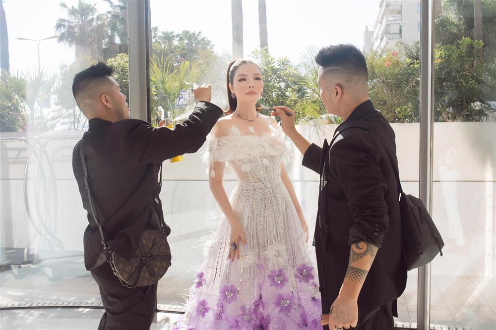 Màn chào sân Cannes 2022 liệu có phải bước lùi của Lý Nhã Kỳ?-1