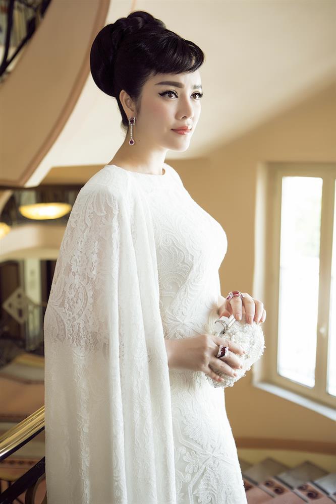 Màn chào sân Cannes 2022 liệu có phải bước lùi của Lý Nhã Kỳ?-5