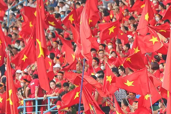 Cam Pha Stadium is covered in red with the stands in front of the Vietnamese women’s team