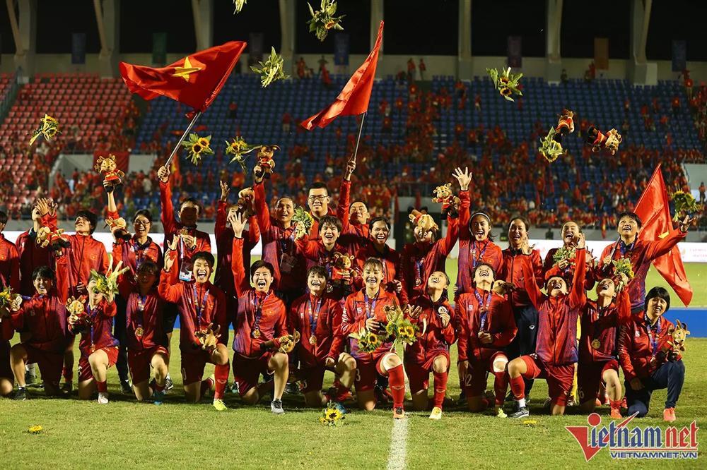 Winning the SEA Games, the Vietnamese women's team received bonus rain-1