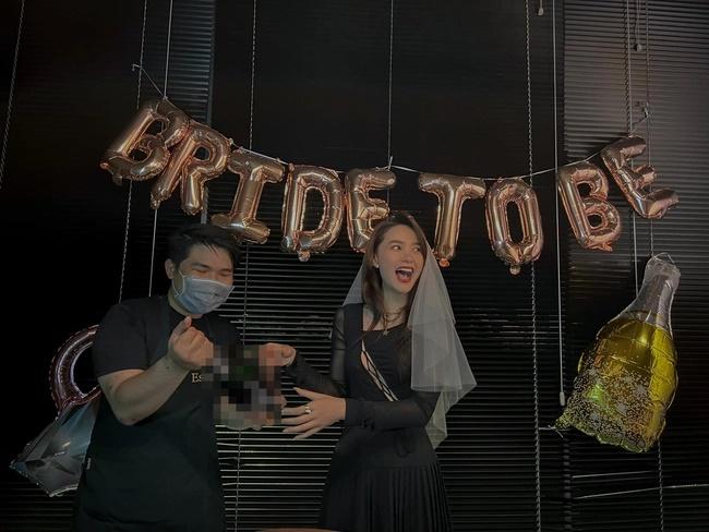 Minh Hằng diện đầm cut-out vòng 1 gợi cảm trong tiệc độc thân-2