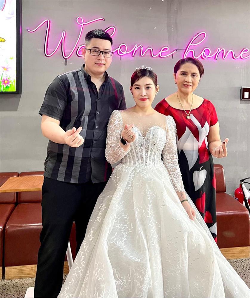 Con dâu bị mẹ chồng phản đối vì hình xăm, nửa năm sau được quý như vàng-4