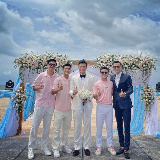 At Bui Tien Dung's wedding, Van Hau suddenly stole the spotlight-2