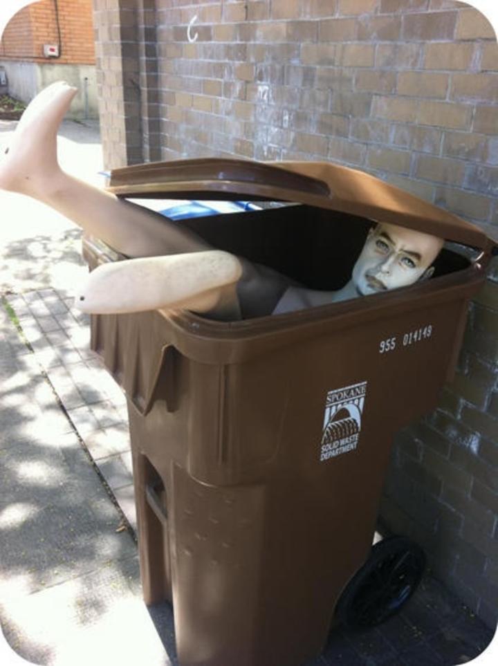 Những màn vứt rác hãi hùng khiến người đi đường sợ rớt tim-5