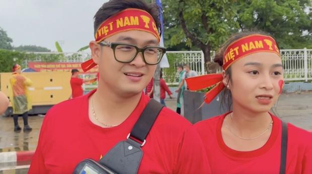 Giới trẻ đội mưa đến chung kết, mong U23 Việt Nam chiến thắng-3