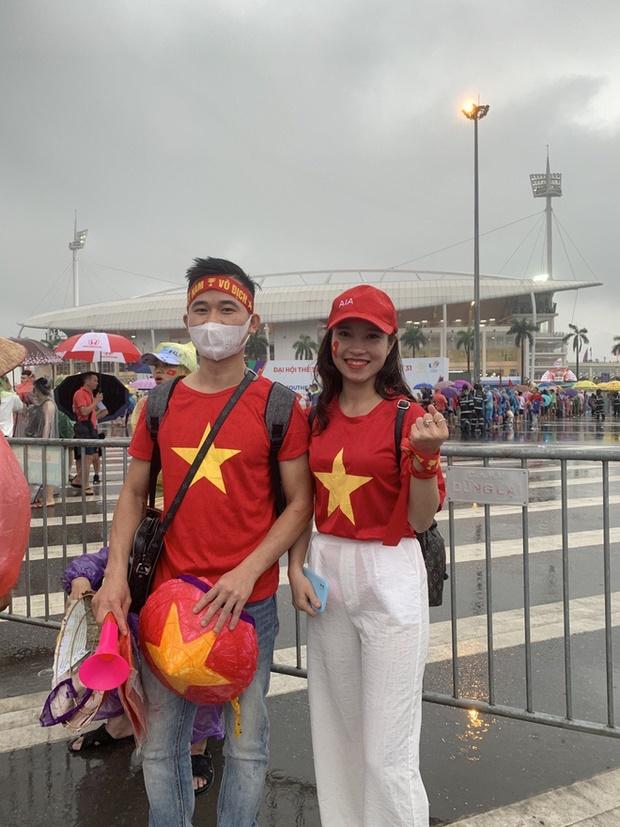 Giới trẻ đội mưa đến chung kết, mong U23 Việt Nam chiến thắng-4