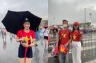 Giới trẻ đội mưa đến chung kết, mong U23 Việt Nam chiến thắng