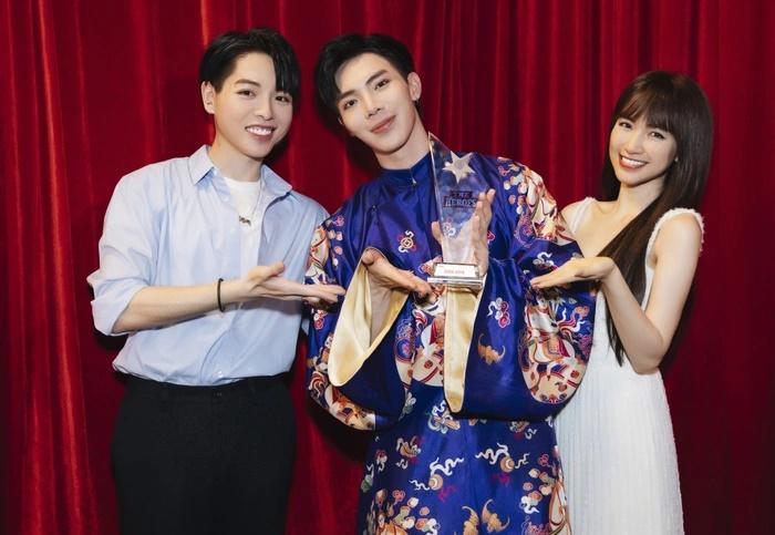 Khán giả yêu cầu hát hit Đức Phúc, Erik phải lật đật làm một điều-6