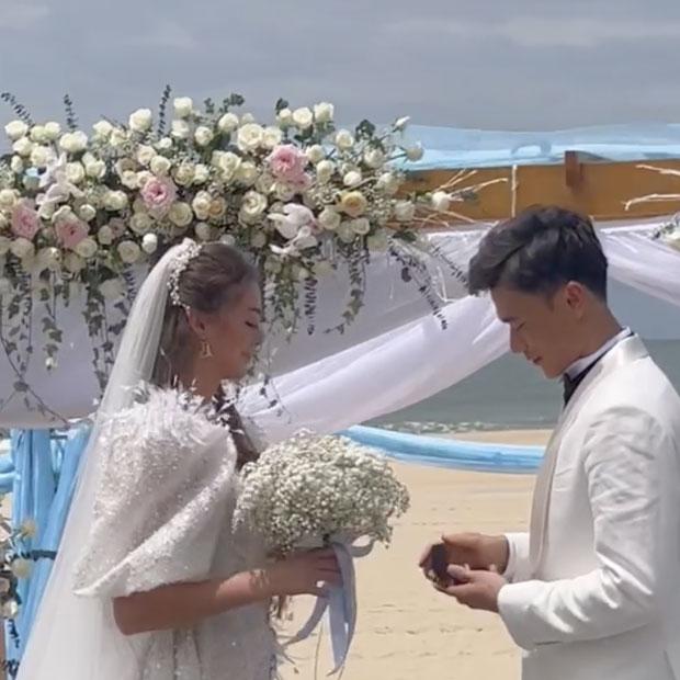 Loạt ảnh hiếm hoi trong đám cưới Bùi Tiến Dũng và mẫu ngoại quốc-3