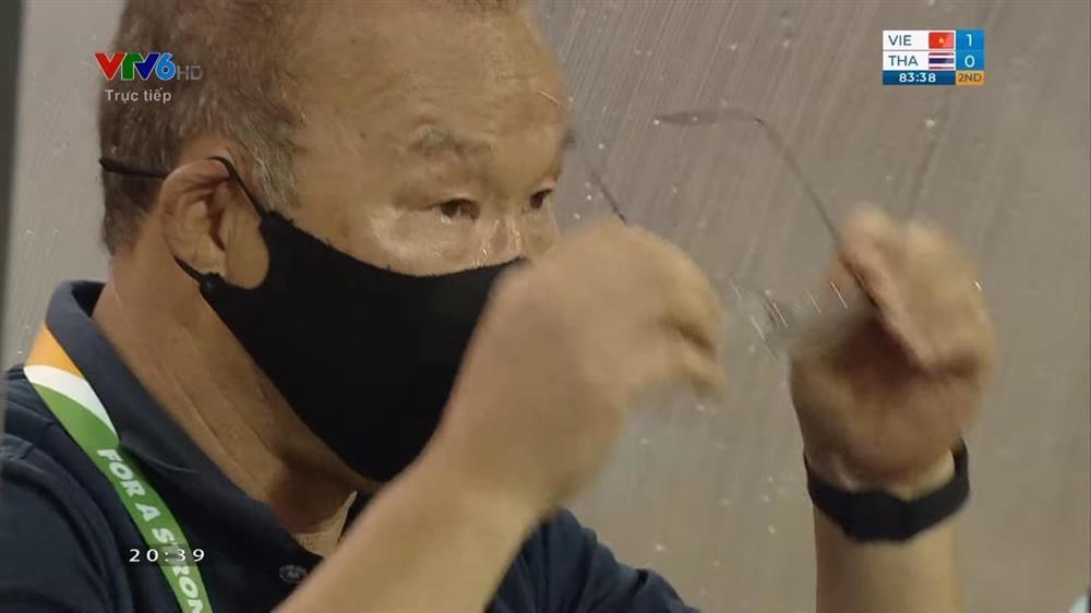 Khoảnh khắc thầy Park rơi lệ khi Nhâm Mạnh Dũng ghi bàn-2