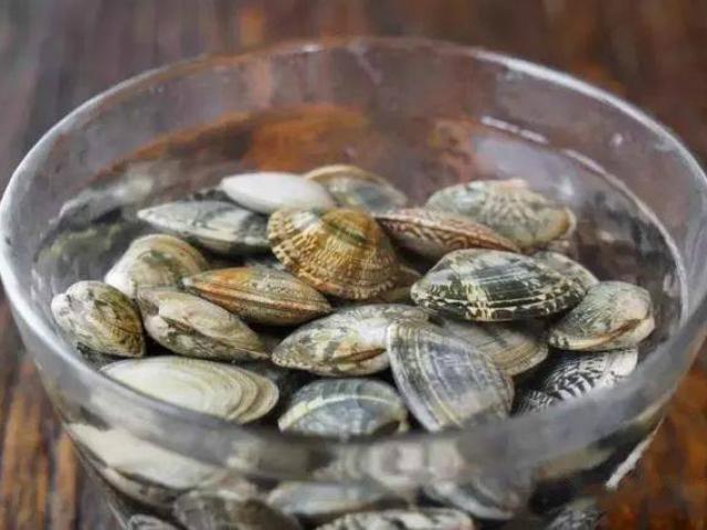 Làm sạch ngao với muối chưa đủ, thêm 1 thứ ắt nhả cát nhanh-1