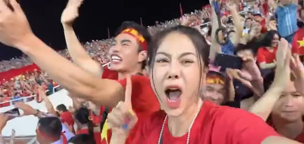 Sao Việt ăn mừng U23 Việt Nam: Nam Thư khô máu sân Mỹ Đình-2