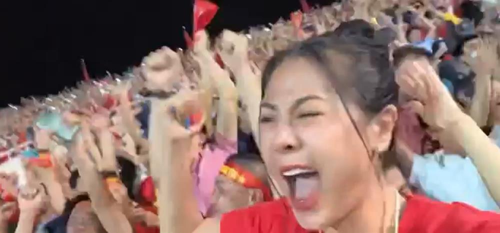 Sao Việt ăn mừng U23 Việt Nam: Nam Thư khô máu sân Mỹ Đình-1