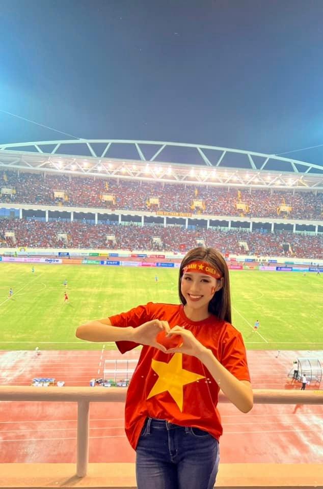 Sao Việt ăn mừng U23 Việt Nam: Nam Thư khô máu sân Mỹ Đình-12