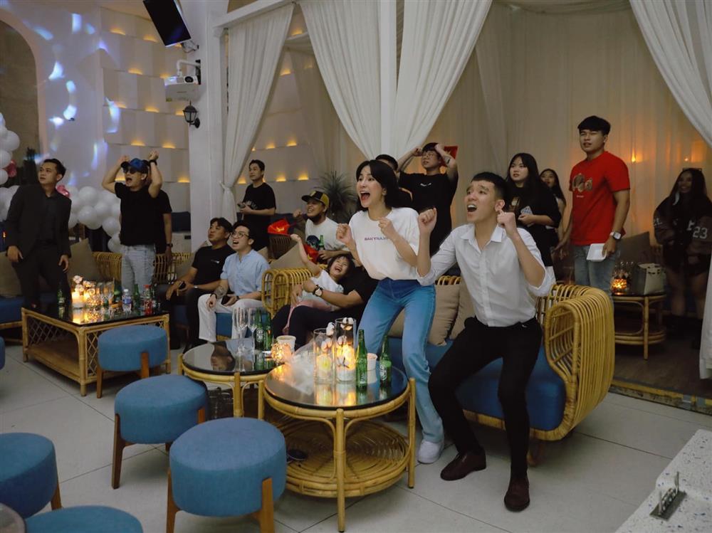 Sao Việt ăn mừng U23 Việt Nam: Nam Thư khô máu sân Mỹ Đình-8