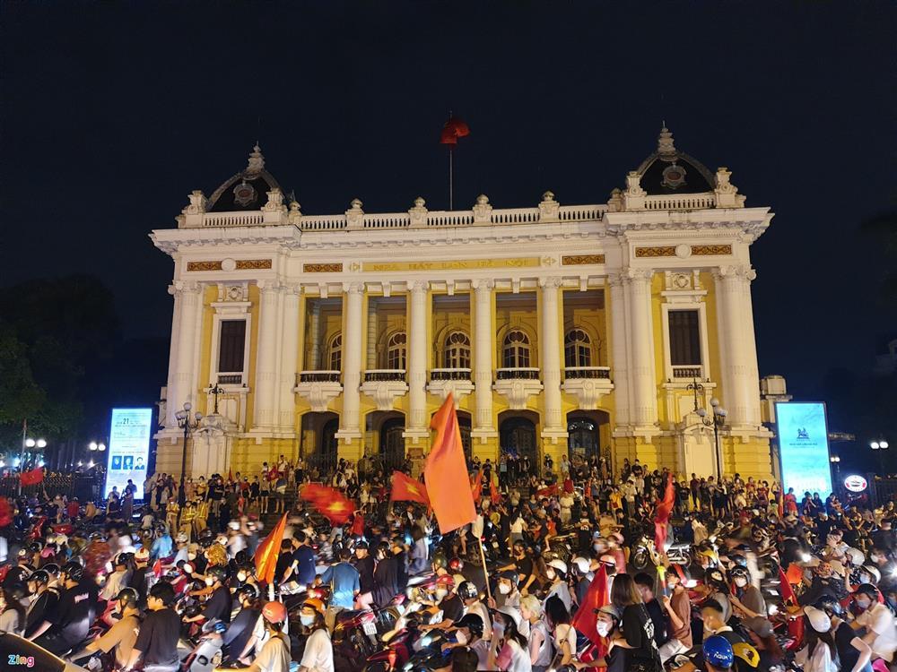 Fans across the country took to the streets to celebrate the resounding victory of U23 Vietnam-9