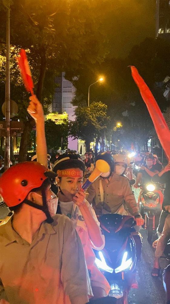 Thùy Tiên đi bão: Răng hô, hớt hải nhưng DUYÊN-4