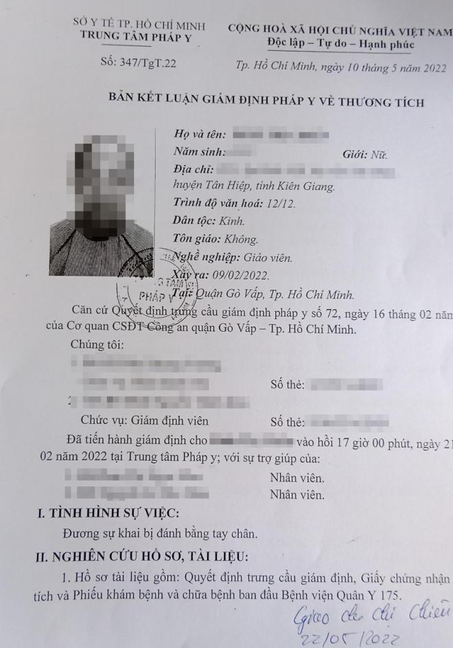 Nữ giáo viên tiểu học ở TP.HCM bị nhóm Youtuber đánh gãy vai-1