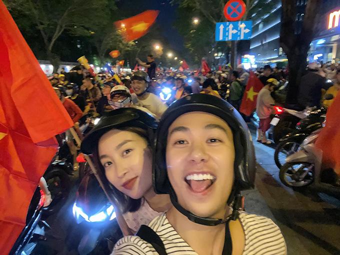 Sao Việt đi bão chúc mừng đội tuyển Việt Nam vô địch